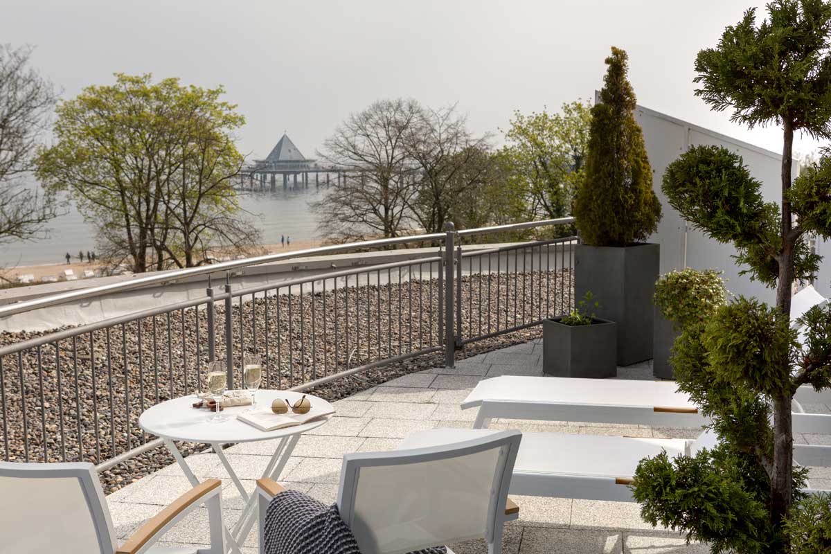 Terrace of the Kaisersuite with seating area and sea view of the Baltic Sea and the Heringsdorf pier at the Hotel Kaiserhof.