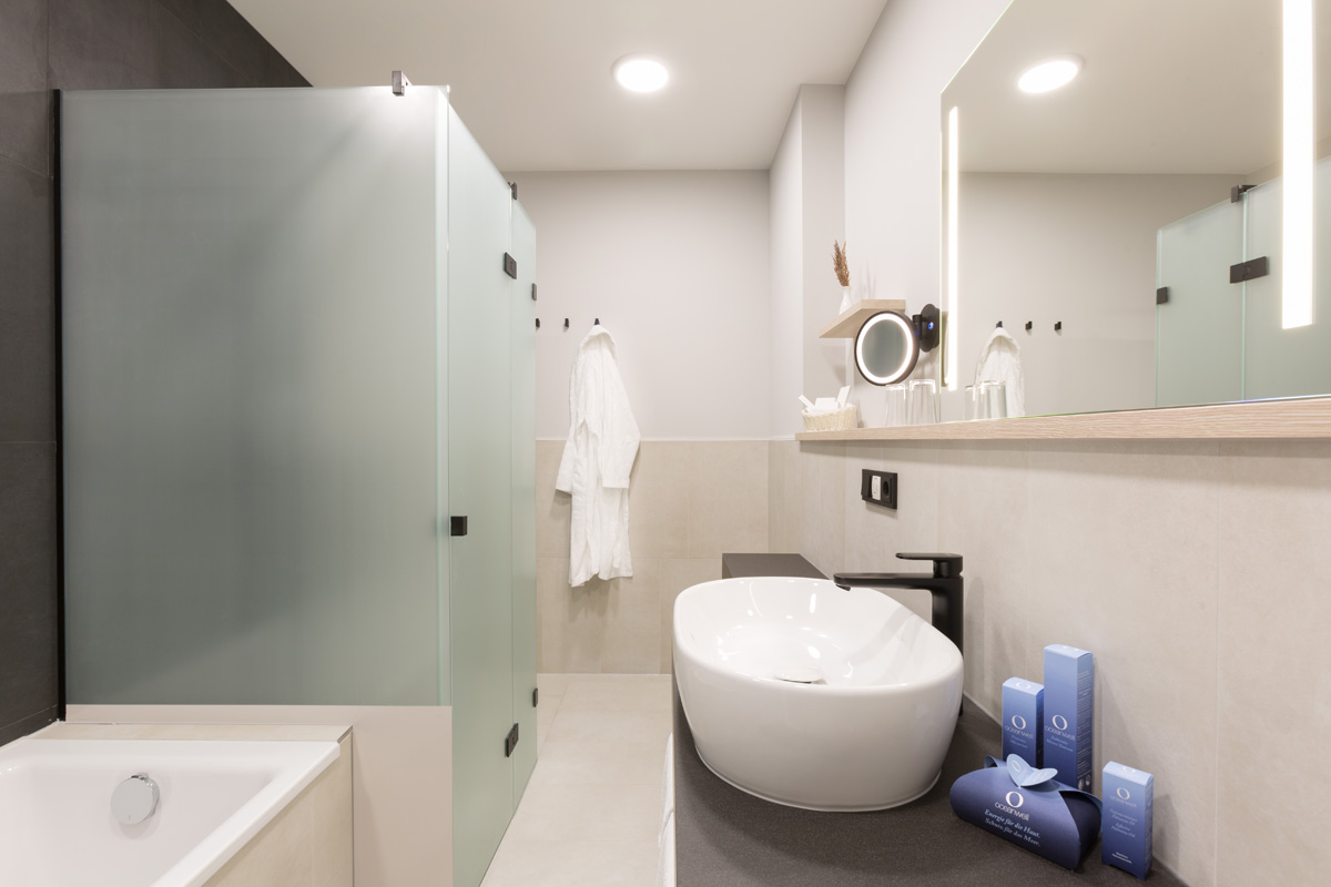 Modern bathroom in the themed suite with washbasin, mirror and shower at the Hotel Kaiserhof Heringsdorf on Usedom.